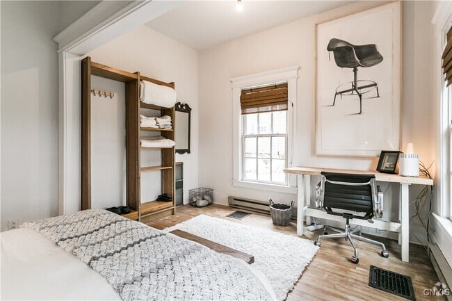 Building Photo - 304 E Genesee St Rental