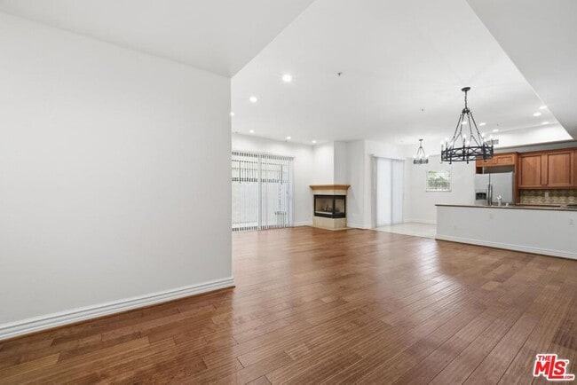 Photo - 10913 Whipple St Unit 105