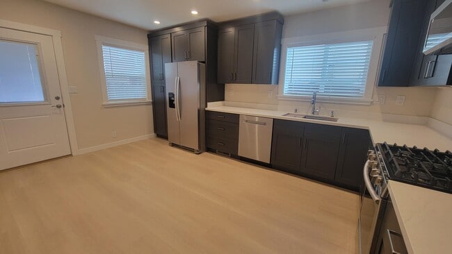 Kitchen - 622 Miller Ave