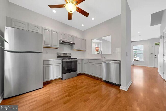 Photo - 1318 Bainbridge St