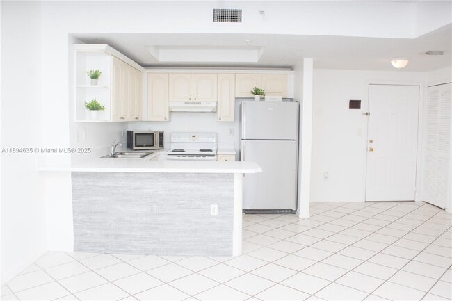 Photo - 3500 Coral Wy Unidad 1002