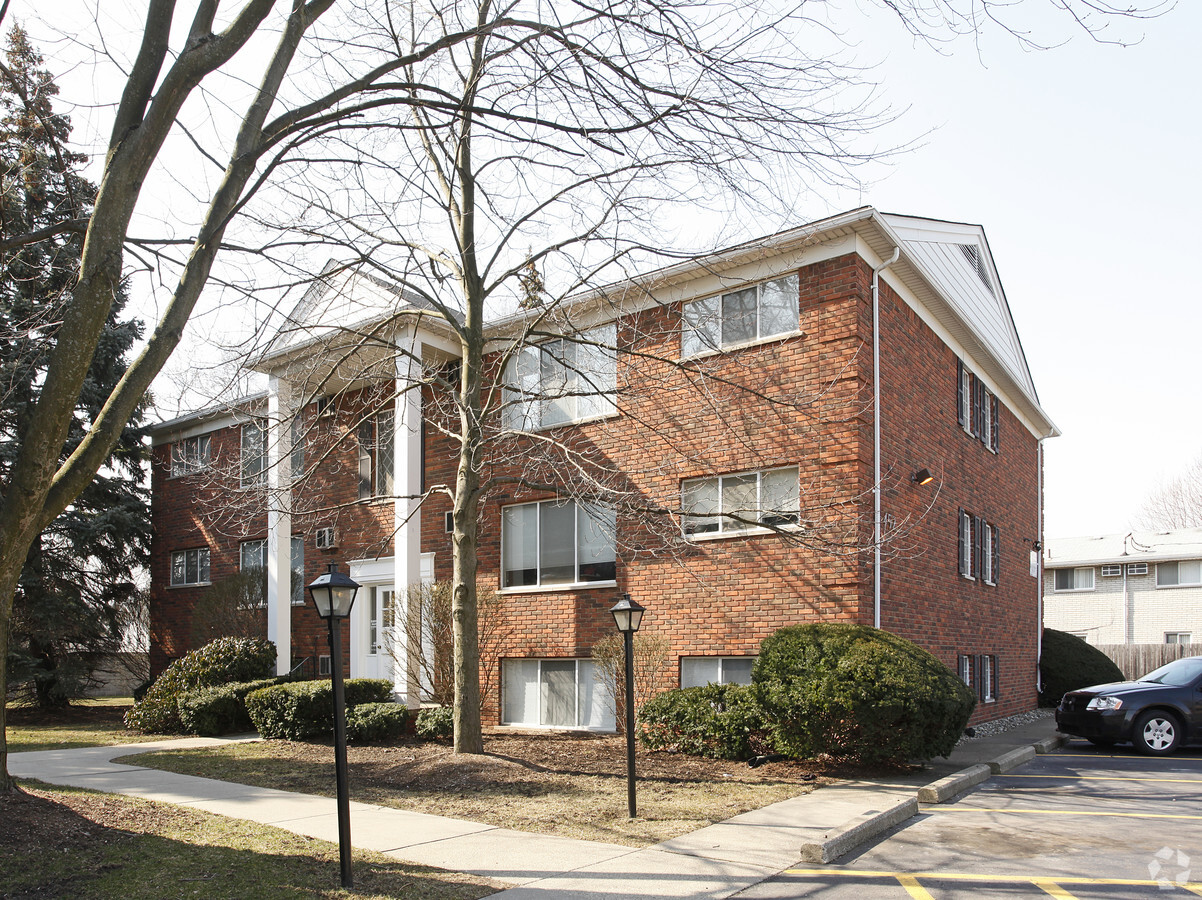 Elmwood Manor Apartments - Elmwood Manor Apartments