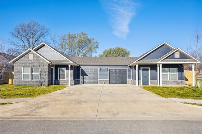 Building Photo - 814 Vly Oaks Ln Rental