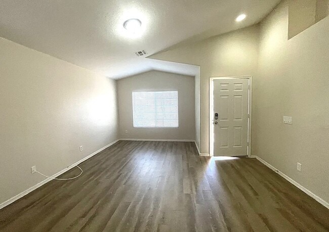 Photo - 5260 Parkglen Ave