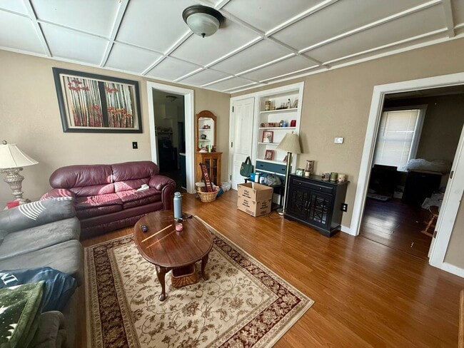 Building Photo - 122 S 5th Ave Unit Lower