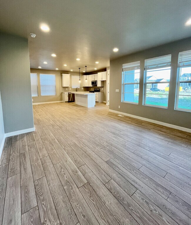 Photo - 5072 Elmfield Wy