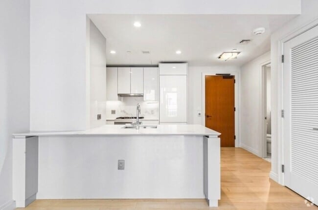 Building Photo - 135 Seaport Blvd Unit 532 Rental