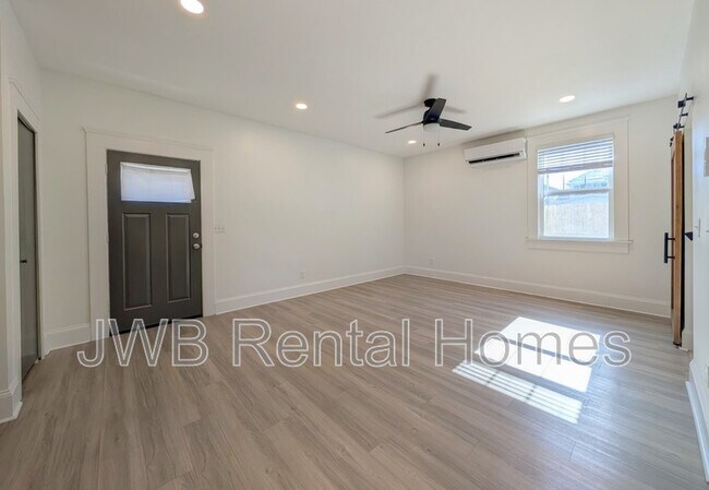 Photo - 1731 Silver St