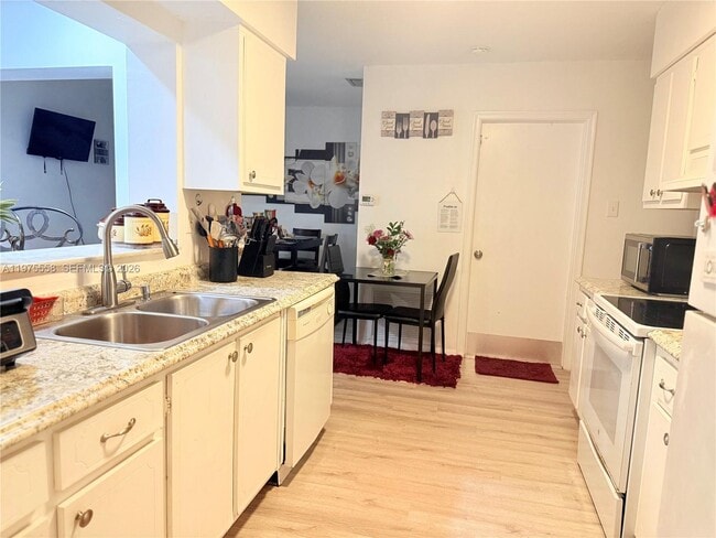 Photo - 7102 NW 73rd St