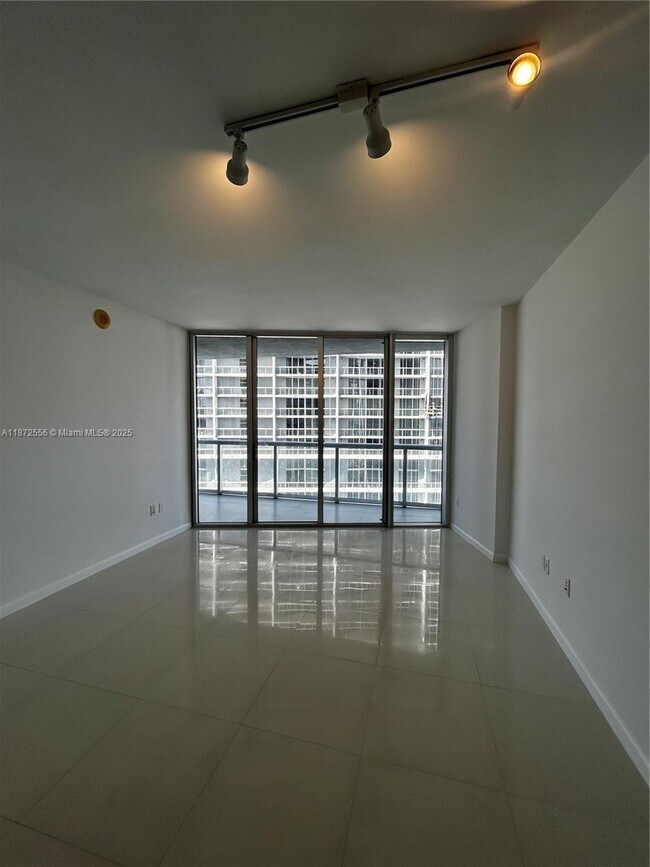 Photo - 495 Brickell Ave Unidad 3106