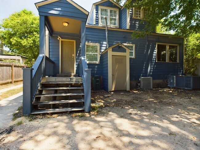 Photo - 705 E 32nd St