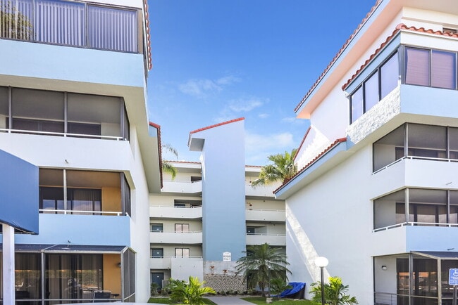 Building Photo - 8205 SW 152nd Ave Rental