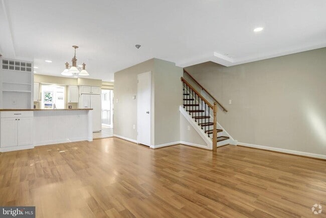 Building Photo - 1600 Woodbine St Rental