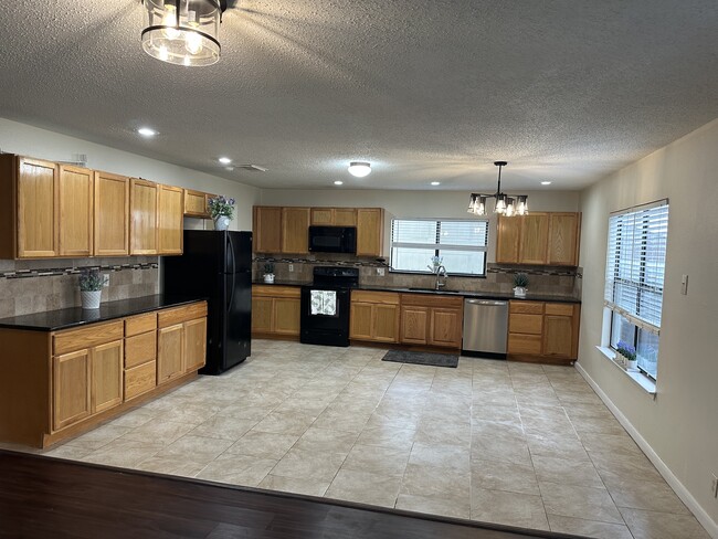 kitchen - 7506 Foss Mdws House