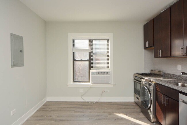 Photo - 533 W Belden Ave Unit 503B
