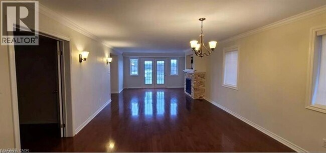 Photo - 520 Silken Laumann Dr