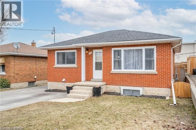 Photo - 426 Highland Rd E