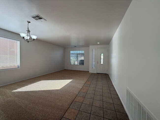Photo - Spacious Home 4 bed, 3 bath home in Presti...
