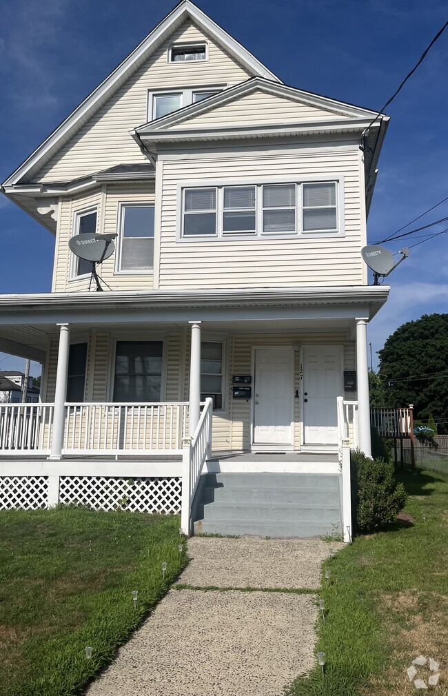 Building Photo - 127 Peck Ave Unit Peck Ave. 2nd Floor Rental