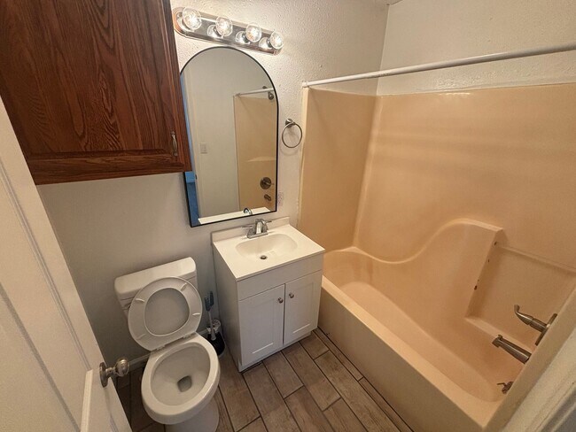 305 E Virginia Ave Unit Studio Right