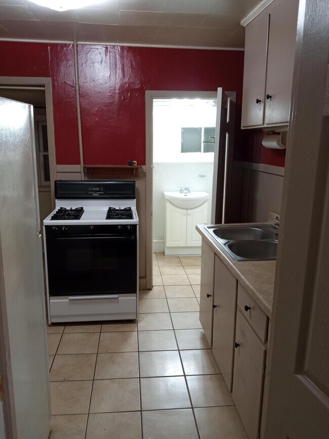 Photo - 611 Croswell St