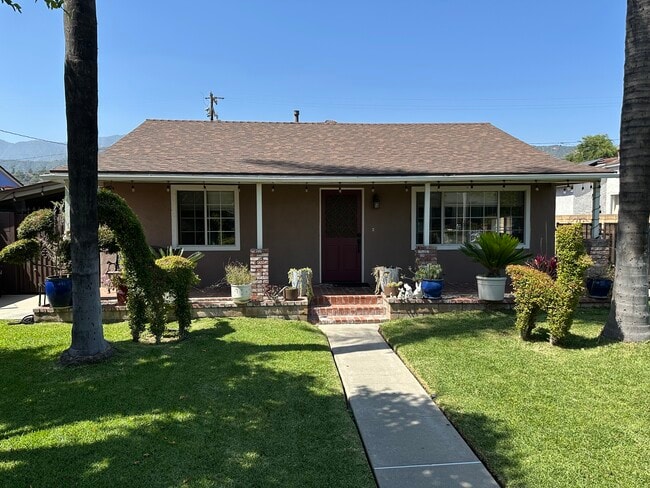 Photo - 2433 Maynard Dr House