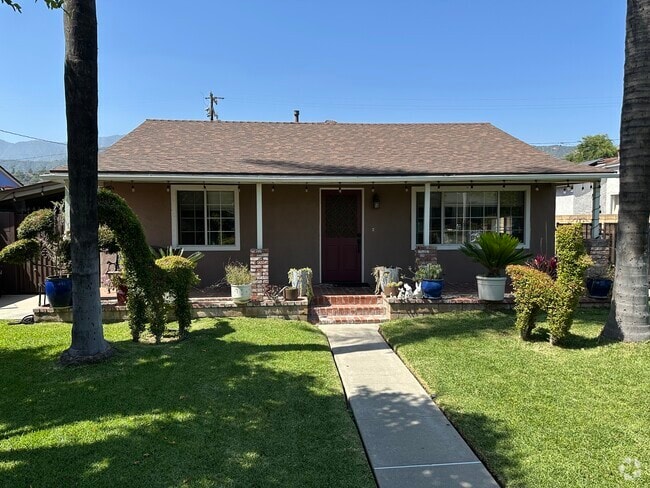 Building Photo - 2433 Maynard Dr Rental