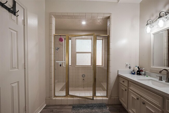 Building Photo - 17102 Misty Creek Dr