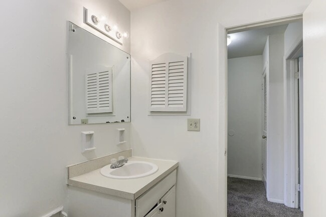 Photo - Elkhart Green Apartments