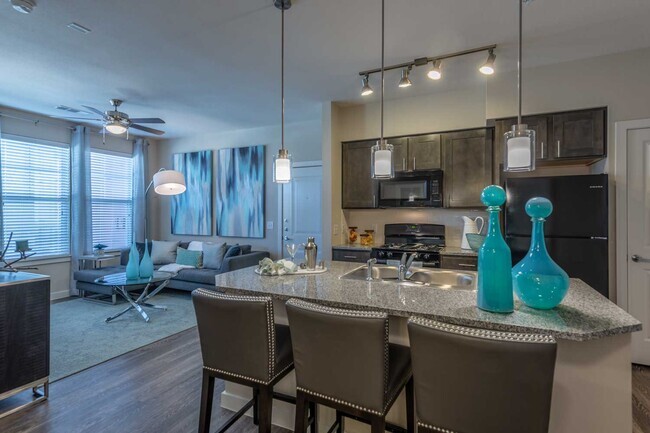 Save Big—Call Now! Get $500 Off Your Rent! - Save Big—Call Now! Get $500 Off Your Rent! Condo Unit SLC1