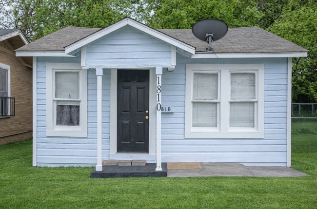 Building Photo - 1810 Burnet St