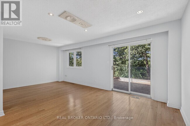 Photo - 109 Robert Hicks Dr