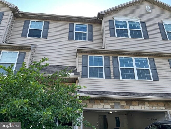 Photo - 422 Mercury Dr Townhome