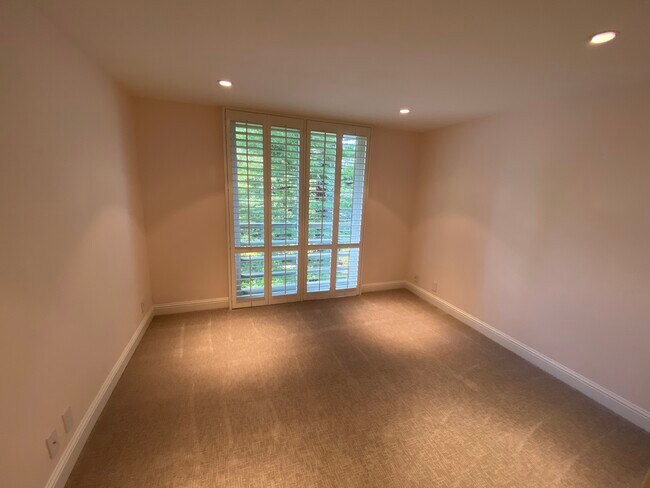 2nd bedroom - 1100 Sharon Park Dr Unit 11