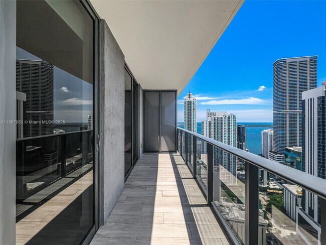 Photo - 45 SW 9th St Unit 3905