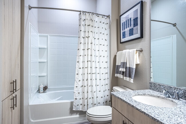 2BR, 2BA - 1016SF