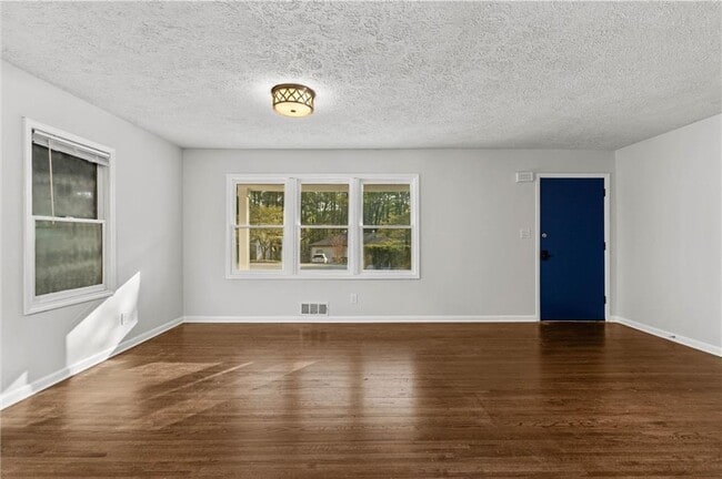 Photo - 2634 Birch St