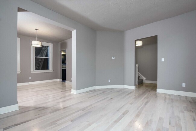 Building Photo - 4 bedroom in South Side