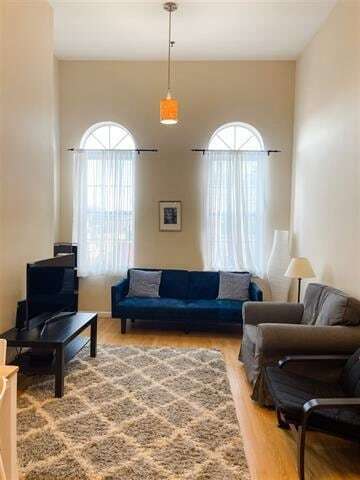 Photo - 420 Monroe St