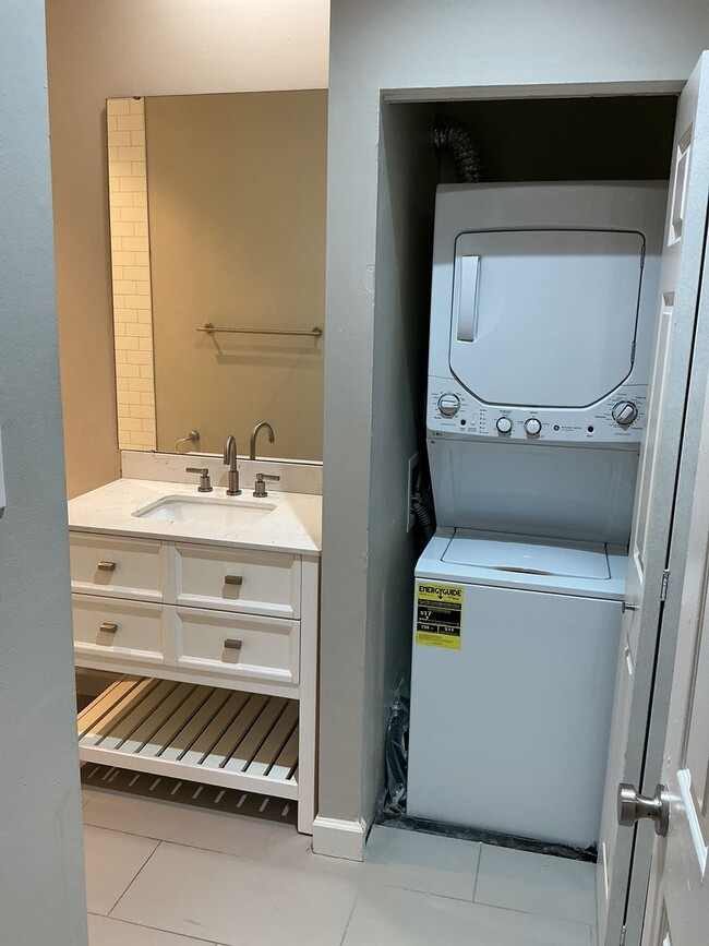 Photo - Bright & Updated 2BR with Hardwood Floors + In-Unit Laundry | Shaw / Botanical Area Unit 3867 2E-C