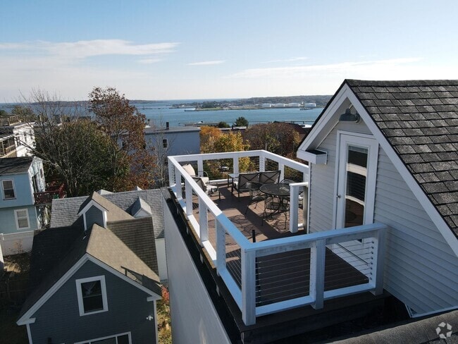 Building Photo - 52 Monument St Unit 3 Rental