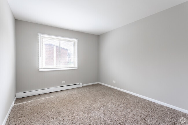 2BR,2BA,975SF