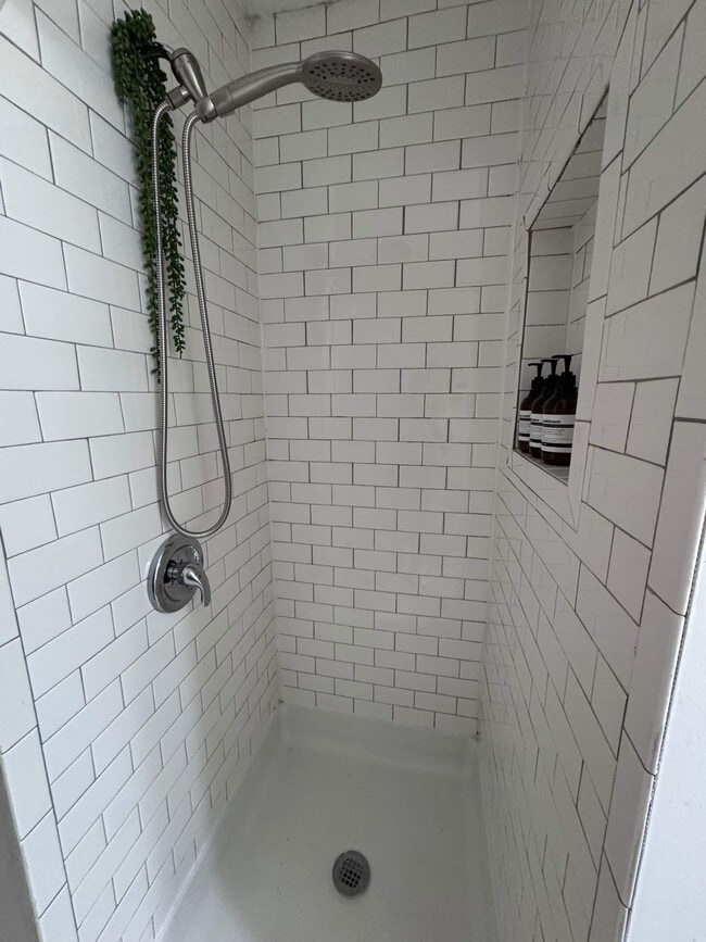 18 Buttles Ave Unit SI ID1544276P