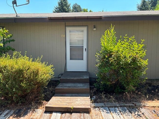 Building Photo - 2 bedroom duplex