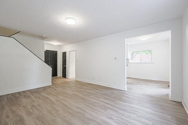 Photo - 2029-2055 Victoria Park Ave