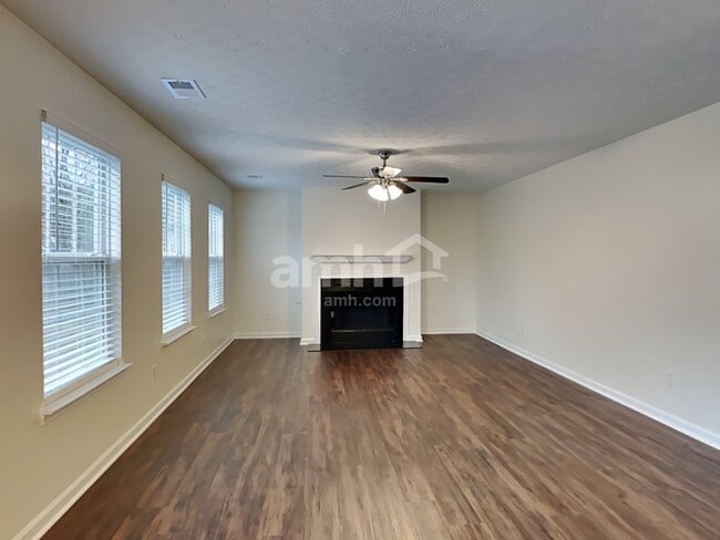 Photo - 302 Spring Moor Ln