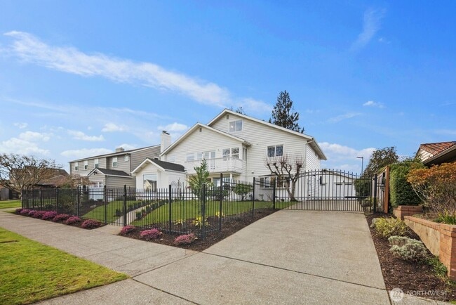Photo - 2647 39th Ave W