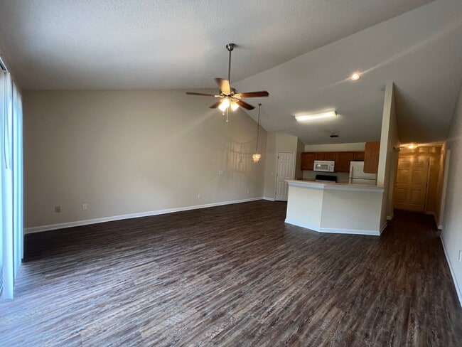 Photo - Comfortable 3-Bedroom Home with Garage – L...