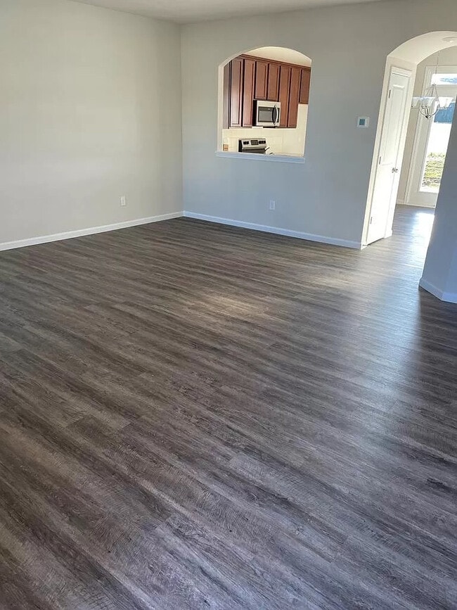 Room in Townhome on Johns Walk Way
