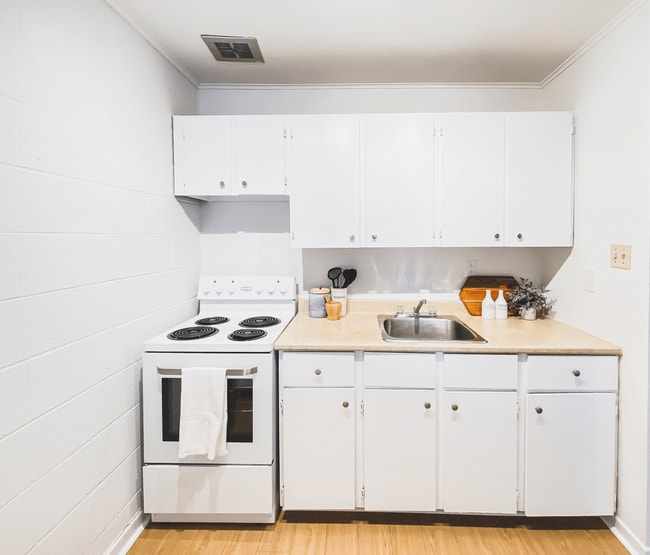 Building Photo - Cornwall Manor